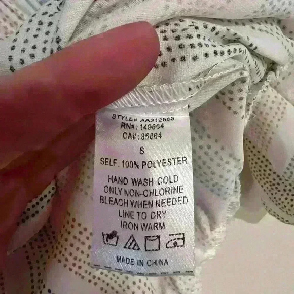 Sadie & Sage White Short Sleeve V Neck Blouse with color dots- Size Small- EUC - Picture 3 of 5